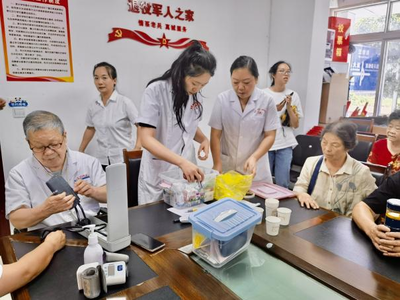雨城區關工委社區工作團 暑期黨史教育與心理健康關愛活動中的營養健康咨詢服務